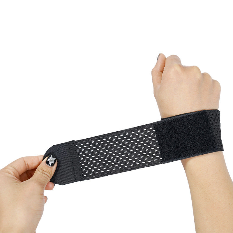 Protège-poignet disponible en 3 coloris (rose, noir, gris) — un accessoire simple et efficace pour soutenir et protéger votre poignet au quotidien.